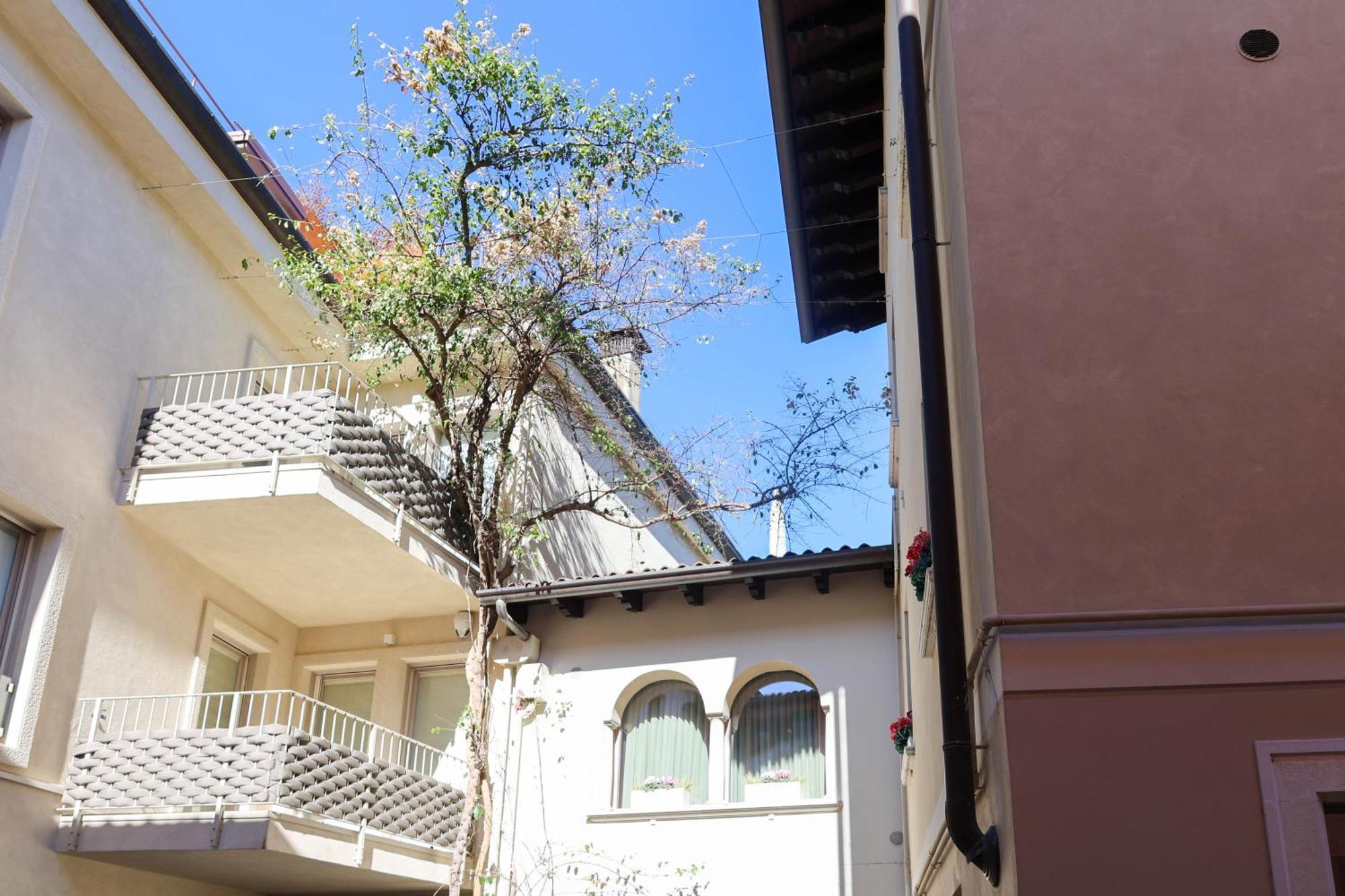 Ferienwohnung Vicolo Dei Signori Desenzano del Garda Exterior foto